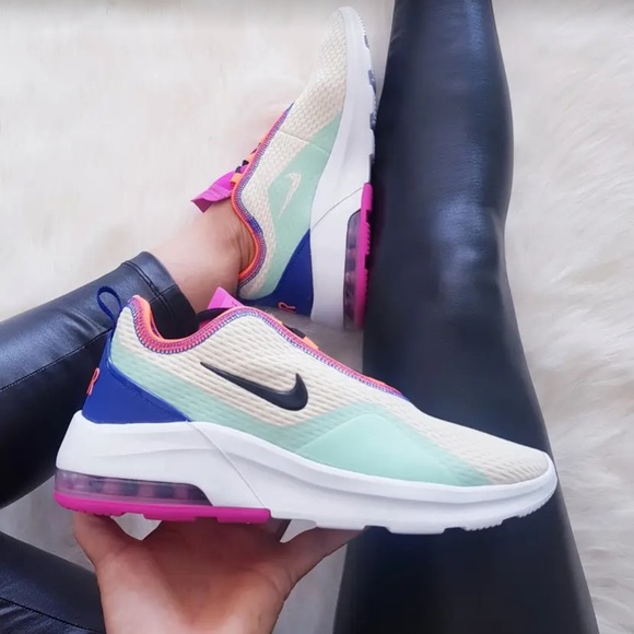 Nike Shoes - Nike Air Max Motion